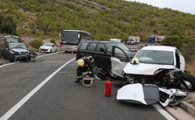 HRVATSKA: U sudaru tri automobila jedna osoba poginula