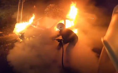 Buknuo požar u Zagrebu, gorjelo osam auta