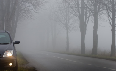 Gusta magla smanjuje vidljivost i usporava vožnju