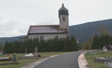 Asfaltiran put do hrama Preobraženja Gospodnjeg u selu Kolunić