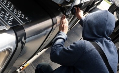 Policija privela dva lopova, krali gorivo iz radnih mašina