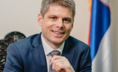 Gujon uručio udžbenike srpskoj školi u Temišvaru