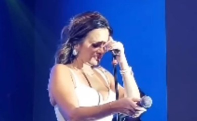Emotivan nastup Severine nakon oduzimanja starateljstva: Rasplakala se tokom izvođenja pjesme "Rođeno moje"
