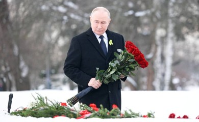 Putin odao počast žrtvama opsade Lenjingrada, posjetio mjesto gdje počiva njegov brat (VIDEO)