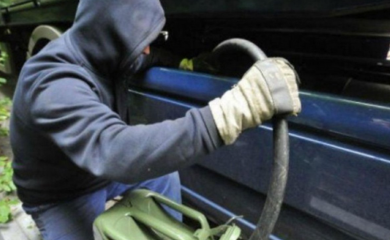 Prijedorčani zatečeni u krađi goriva iz kamiona