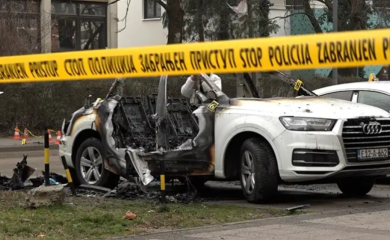 Od “audija” nije ostalo mnogo: Direktoru ŽRS zapaljen automobil