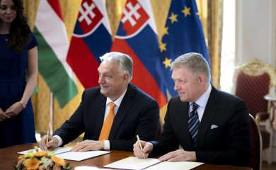 Orban danas sa Ficom o blokadi "Družbe"