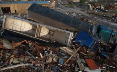 Vanredno stanje u Amerikci: Tornado opustošio naselja VIDEO