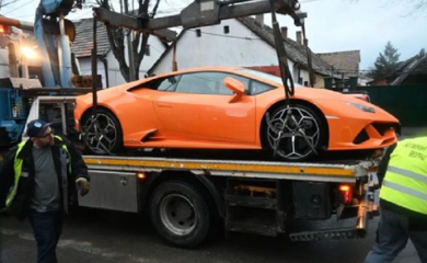 POLICIJA ODUZELA LUKSUZNI LAMBORGINI UROŠA PANIĆA: Snimke bahate vožnje objavljivao na društvenim mrežama (FOTO)