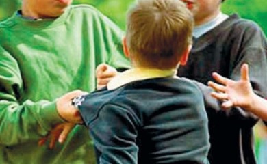 Vršnjačko nasilje u dvorištu škole: Pretučen učenik osmog razreda