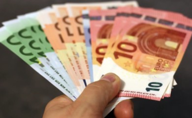 Koristan vodič za žene: Evo kako se sa muškarcem razgovara o novcu