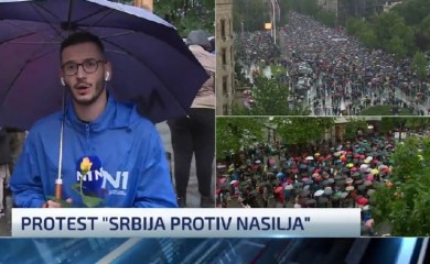 Reporter N1 dobio cvijet od koleginice sa RTS