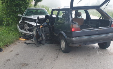 Težak sudar kod Bratunca: Vatrogasci iz vozila izvlačili povrijeđene (FOTO)