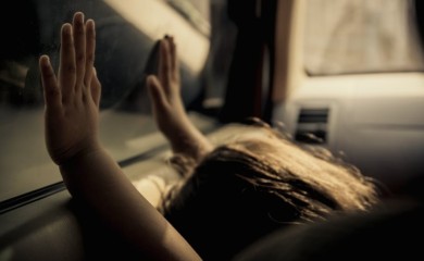 Djevojčica vikala da je žedna: Majka ostavila dijete zaključano u autu i otišla u šoping
