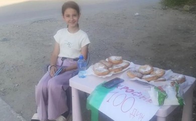 Nina svakodnevno prodaje krofne da pomogne u liječenju oca
