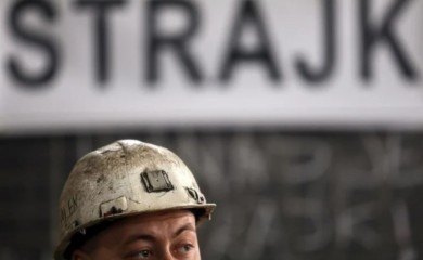 Protest: Rudari drugu noć proveli u jami zbog neisplaćenih plata