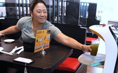 U suši restoranu goste poslužuju roboti