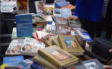 Književni klub "Vihor" poklonio knjige biblioteci u Stanarima