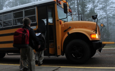 Kamenovan autobus sa Srbima, među putnicima bila i djeca
