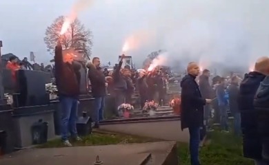 Navijači Borca bakljama se oprostili od Darka Vujinovića