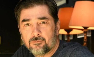 Vojin Ćetković oteo novinarki mobitel i bacio ga na pod ispred Urgentnog centra u Beogradu, objavljen snimak