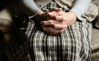 Dementna baka nasljedstvo prepisala vodoinstalateru, porodicu ostavila bez ičeg