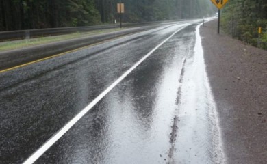 Mjestimično mokri kolovozi, u kotlinama magla