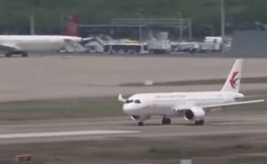 Poletio prvi kineski putnički avion domaće proizvodnje