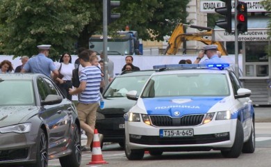 Oglasila se banjalučka policija: Pokrenuta istraga – ko je zamijenio brave u Gradskoj upravi
