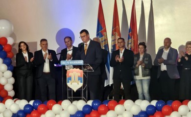 Bijeljina otvorila nova pitanja unutar SDS-a: poluprazna tribina, Božović i Blanuša bijesni