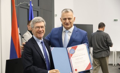 Saksu uručen počasni doktorat za razvoj ekonomskih odnosa