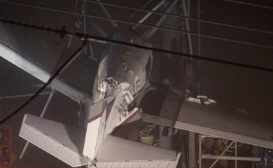 Neobična nezgoda: Avion udario u dalekovod, 117.000 ljudi bez struje