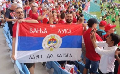 "Lauš do Katara" na tribinama tokom meča sa Kamerunom