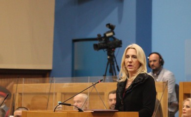 Tamara Vučić pozvala Željku Cvijanović na modnu reviju posvećenu Titovoj supruzi