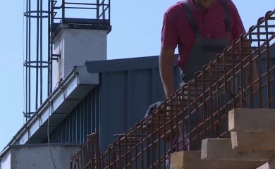 Nedovoljno za normalan život: Građevinac i konobar rade za oko pet maraka po satu