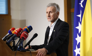 Ademović umjesto Radovan Kovačević rekao: "Radovan Karadžić ne prisustvuje sjednici" (VIDEO)