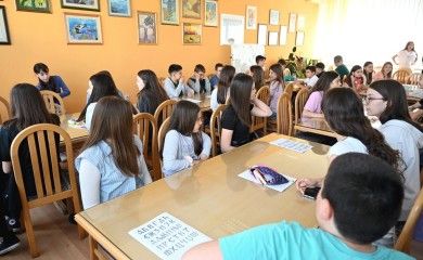 Srpska djeca iz Beča sa drugarima iz OŠ "Ivo Andrić" učila ćirilicu