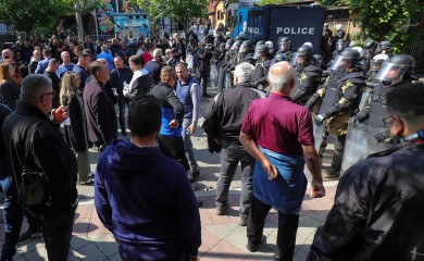 KFOR nasilno razbio protest u Zvečanu: "Sedeli smo mirno kada su krenuli da nas tuku"