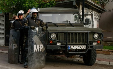 U Zvečanu mirno, jake snage KFOR-a ispred opštine