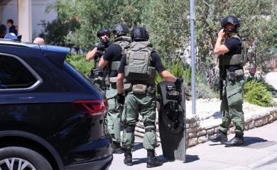 Opsadno stanje u Trogiru: Bivši policajac upucao muškarca u glavu pa pobjegao