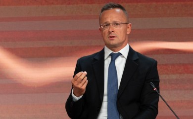 Sijarto: Evropa potonula u "ratnu psihozu"