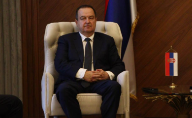 MUP Srbije: Ivica Dačić dobio kovertu sa mecima