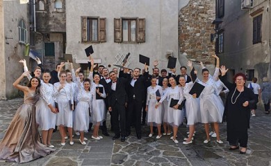 Zlatna i srebrna medalja horu "Srbadija"