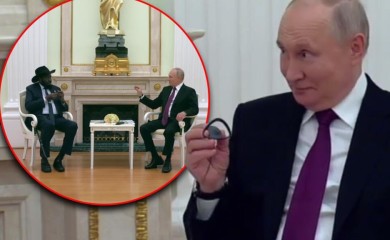 Šou u Kremlju: Putin morao da objašnjava kolegi iz Afrike kako da stavi slušalicu VIDEO