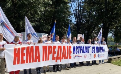 Protestna šetnja u Banjaluci: Sa razglasa odjekuje pjesma "Pada Vlada", pročitani zahtjevi