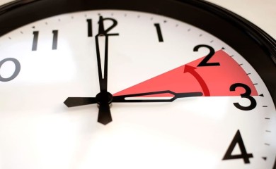 Večeras se pomjera sat, počinje zimsko računanje vremena