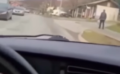 Namjerno udara čovjeka autom i sve to snima