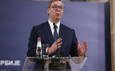 „On je ljudska sramota, sam je snimao“ Vučić: BIA će se baviti fotografijom kojom navodno prijete Miketiću