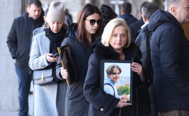 “Žena monstrum, šta gledaš zlo jedno”: Incident nakon suđenja za masakr u “Ribnikaru”