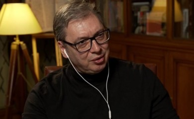 Vučić „upalio lajv“: Prvi put razgovarao sa građanima na TikToku – najavio spektakl u martu i program „Srbija 2035“